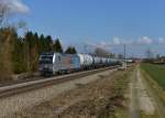 193 801 mit einem Kesselzug am 23.02.2014 bei Langenisarhofen.