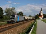 Die 193 811 mit einem Getreidezug am 24.08.2014 unterwegs bei Hausbach.