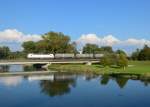 193 814 mit einem Kesselzug am 16.09.2014 auf der Isarbrücke bei Plattling.