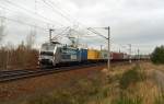 Mit dem Containerzug von Hamburg nach Hof rollt 193 806 am 18.12.14 durch Petersroda Richtung Leipzig.