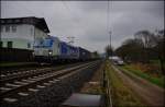 193 842 ist am 28.01.15 mit einen Containerzug in Ludwigsau-Friedlos zu sehen.