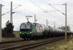 Am 26.03.2015 kam die 193 218-5 von der OHE Cargo (ELL) aus der Richtung Stendal nach Demker und fuhr weiter in Richtung Magdeburg .