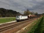 Die 193 820 mit einem Magnesitzug am 12.04.2015 unterwegs bei Seestetten.