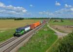 193 223 mit einem Containerzug am 10.05.2015 bei Stephansposching.