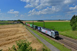 193 806 mit einem Containerzug am 18.07.2016 bei Stephansposching.