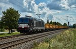 X4E -854 ( 193 854) ist mit einen Schuttzug am 09.08.16 bei Thüngersheim in Richtung Norden unterwegs.