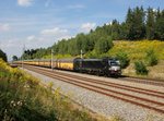 Die X4E-856 mit einem Autozug am 02.09.2016 unterwegs bei Unterweilbach.