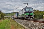 193 269 von ELL ist mit einen Aufliegerzug am 13.10.16 bei Himmelstadt zu sehen.