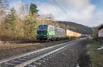 193 252 ist in Richtung Norden mit einen Aufliegerzug am 15.12.16 bei Vollmerz unterwegs.