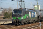 193 237-5 der Wiener Lokalbahnen Cargo GmbH (WLC)vor einem Kesselwagenzug bei der Durchfahrt in Berlin Schönefeld Flughafen in Richtung Westen am 15.02.2017