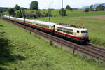 SBB/DB: AKE Rheingold Domodossola-Basel mit BR 103 184-8 zwischen Wangen an der Aare und Niederbipp am 22. Juni 2007 auf der Rückfahrt.
Foto: Walter Ruetsch