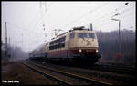 Die DB 103103 ist hier am 23.11.1991 um 10.48 Uhr am Ortsrand von Hasbergen mit dem IC 621 in Richtung Münster unterwegs.