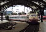 103 113-7 mit dem EC Zug fährt in Köln Hbf ein. Die Aufnahme stammt vom 13.08.2014. 