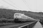 Am 17.08.2024 fuhr Nostalgiezugreisen mit 103 245 des DB Museums von Bremen nach Trier und zurück. Hier ist 103 245 mit dem DZ 337 nach Bremen Hbf auf der Moselbrücke in Trier-Pfalzel kurz nach der Abfahrt in Trier Hbf zu sehen. 