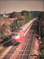 28.09.1990 103 142-6 mit IC 710 nach Mannheim Foto stand auf der SFS-Brücke im Hintergrund Haltepunkt Ensingen
8 Monate vor der Eröffnung der SFS Stuttgart-Mannheim am 31.05.1991,danach Rückbau der Strecke ab Vaihingen-Nord Enz