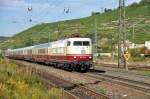 103 235 ist mit ihrem Sonderzug am Sonntag den 3.10.2010 Richtung Ulm unterwegs.Durchfahrt Esslingen/Neckar 3.10.2010