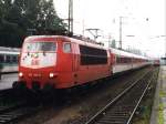 103 140-0 mit EC 143 Amsterdam CS-Kln Hbf neben eine Kf auf Bahnhof Emmerich am 15-07-1998.