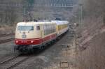 103 222-6 schiebt den RaiLab als 91544 von Hannover Hbf nach Kassel, hier bei der Ausfahrt aus dem Bbf Langeland kurz vor dem Rehbergtunnel, 10.02.2011.