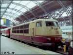 103 213 hat im Dezember 1998 einen IC nach Leipzig gebracht und wartet am Prellbock auf neue Aufgaben
