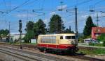 Am 11.08.2013 fuhr 103 222-6 als MessTfzf 92108 durch den Bahnhof von Haltingen in Richtung Basel Bad Bf.