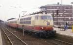 103167 ist am 5.4.1988 um 11.29 Uhr mit dem IC 631  Theodor Storm  auf Gleis 3 in Osnabrück Hauptbahnhof eingefahren.