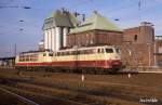114495 fährt am 17.11.1988 um 12.52 Uhr zusammen mit 103193 durch Hamburg Eidelstedt in Richtung Altona. - Das Foto wurde vor 25 Jahren im Eisenbahn Kurier veröffentlicht!