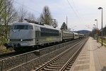 103 222 von Railadventure mit einer ICE 4 Endwagen Überführung in Richtung Norden.