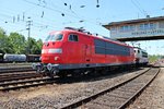 Da 103 233-3, einzigte Verkehrsrote 103er, nicht betriebsfähig ist, wurde sie am 14.06.2015 auf der Fahrzeugparade des DB Museums in Koblenz Lützel von der 103 235-8 vor den Gästen geschoben, damit man sie bestaunen konnte.