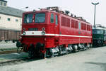 Die DR 211 028 steht am 21.05.1989 anläßlich der großen Ausstellung  150 Jahre Erste deutsche Ferneisenbahn  auf dem Gelände des ehemaligen  Dresdner Güterbahnhofs  neben dem Hbf. Leipzig.