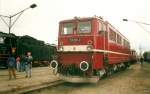 211 001 vom Bw Halle P prsentierte sich im Juli 1998 auf einer Lokausstellung in Wismar.