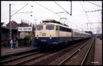 am 6.10.1991 hat die DB 110330 den Schnellzug aus Holland nach Berlin um 15.01 Uhr im Grenzbahnhof Bad Bentheim übernommen. Der Zug besteht aus DR Wagen.