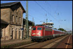 110356-3 fährt hier am Morgen des 18.09.2005 mit einem Autoreisezug in Richtung Süden über die Rollbahn durch den Bahnhof Hasbergen.
