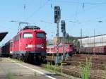 Der vom Unkraut beherrschte Bahnhof Aalen mit der Br.110 450-4 und ihrer RegionalBahn.