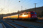 Die BTE - BahnTouristikExpress 110 491 mit DLr 93122 Hamburg Langenfelde Bbf - Nürnberg Hbf (5 Personenwagen des RDC ALPEN-SYLT Nachtexpress: 3 Bimz, 1 Bimdz, 1 Bvcmz) konnte am 04.03.2022 kurz vorher schon im Maintal bei Thüngersheim und nach einer Verfolgungsjagd auch nochmal mit dem letzten Licht des Tages bei der Durchfahrt in Würzburg Hbf aufgenommen werden. Gruß an den Tf und Danke für den Pfiff!
