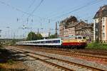 E10 1309 TRI mit Fußballsonderzug von Leverkusen nach Bochum in Wuppertal Oberbarmen, am 27.05.2023.