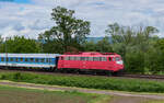 110 459 mit dem DZ 13405 (Karlsruhe Hbf - Basel SBB) bei Ringsheim 22.5.24