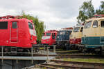 Am 20. Mai 2023 fanden im DB Museum Koblenz die Einheitslok-Tage statt. Hier treffen sich 110 152,110 459, E10 348, 112 268 und 110 300 an der Drehscheibe auf dem Museumsgelände.