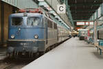 DB-Ellok 110 183-1 auf Gleis 16 des früheren Stuttgarter Hauptbahnhofs (1983)