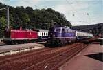 08.Juni 1993 Bahnhof Seckach 110 107-0 Bw FF/M2 mit E 3238 von Osterburken nach Kaiserslautern   211 195-3 Bw NWH mit N 7632 Seckach nach Miltenberg .