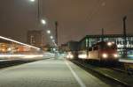 Mnchen am Abend des 31.10.09: 110 363 nach Weilheim, 612 nach Lindau, links im Bild rauscht eine 218 nach Memmingen.