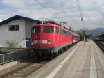 110 352-2 mit einem Sonderzug von  Bahn Touristik Express  im Bahnhof von  Prien am Chiemsee.