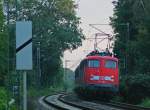 110 418-1 schiebt ihren RE10465 aus Aachen nach Dsseldorf geradewegs dem Halt Geilenkirchen entgegen, hier am Einfahrvorsignal, 17.8.11
