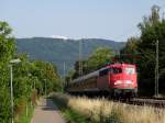Am 14.7.2013 wurde der Tübinger Umlauf noch von 110 446 gefahren. Hier wurde der Zug zwischen Metzingen (Württ.) und Bempflingen aufgenommen.
