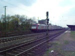 E 10 297 fhrt 1967 mit D-Zug in Stuttgart Hbf. ein.