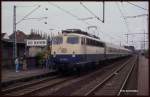 110300 wartet vor einer kompletten DR Garnitur am 6.10.1991 um 15.41 Uhr im Grenzbahnhof Bad Bentheim auf die Abfahrt nach Berlin.