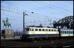 110396 fährt am 21.02.1998 aus Köln Deutz kommend mit dem SE 3529 nach Duisburg um 12.12 Uhr in den HBF Köln ein.