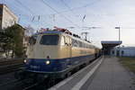 Der Centralbahn-Sonderzug mit 110 383 fuhr für den Vfl Wolfsburg zum Auswärtsspiel nach Mainz. Der Zug hatte 12 Wagen und die waren alle gut besetzt. Für 1 Punkt scheint sich die Fahrt ja gelohnt zu haben. 04.03.2017 Hildesheim Hbf
VIDEO-LINK: https://www.youtube.com/watch?v=xRRy-RP68rI