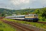 E10 1239 DB mit TRI-Fußballsonderzug in Wuppertal Steinbeck, am 18.05.2024.