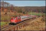 Die 110 210 (Kasten-110er) zog am 15.November 2008 den PbZ nach Mnchen. Aufgenommen bei Urspring.