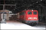 DB 110 284-7 mit 402 014-5 (ICE 2222 Frankfurt/Main-Dortmund) im Schlepp Richtung Rummelsburg (Berlin Ostbahnhof, 09.01.2010)